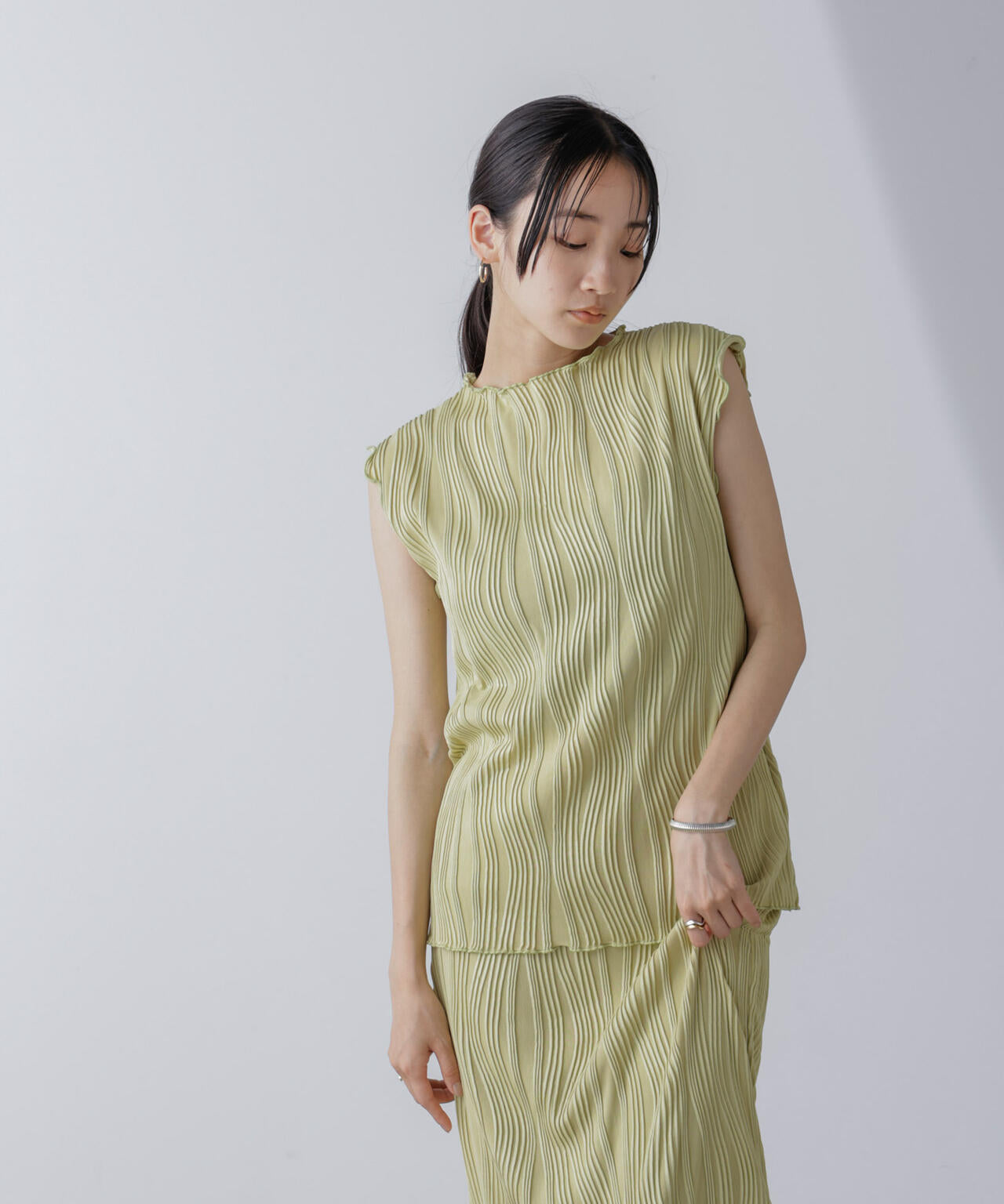 ウェーブリップルカットノースリーブトップス(セットアップ可)