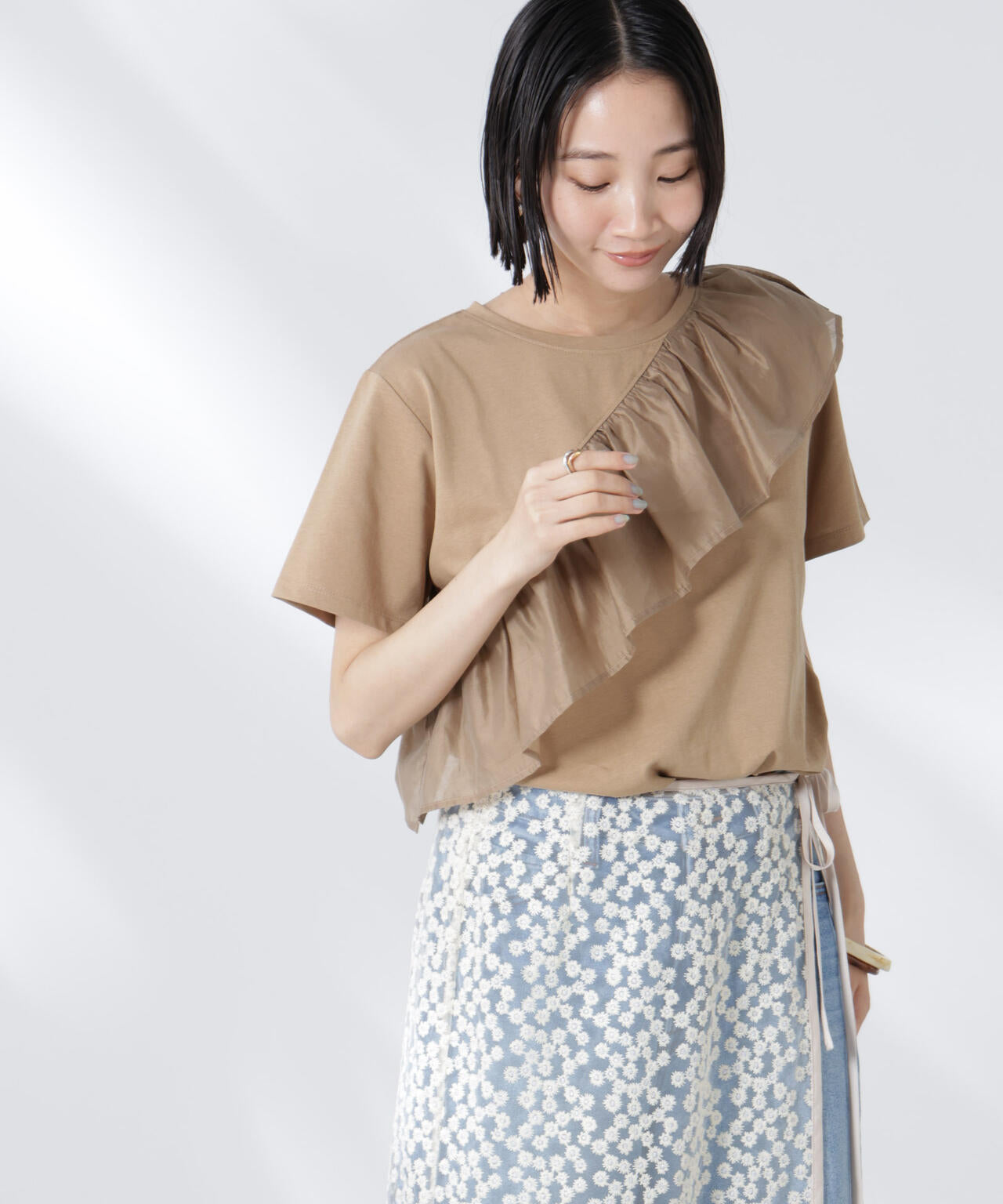 アシンメトリーフリル異素材コンビTシャツ