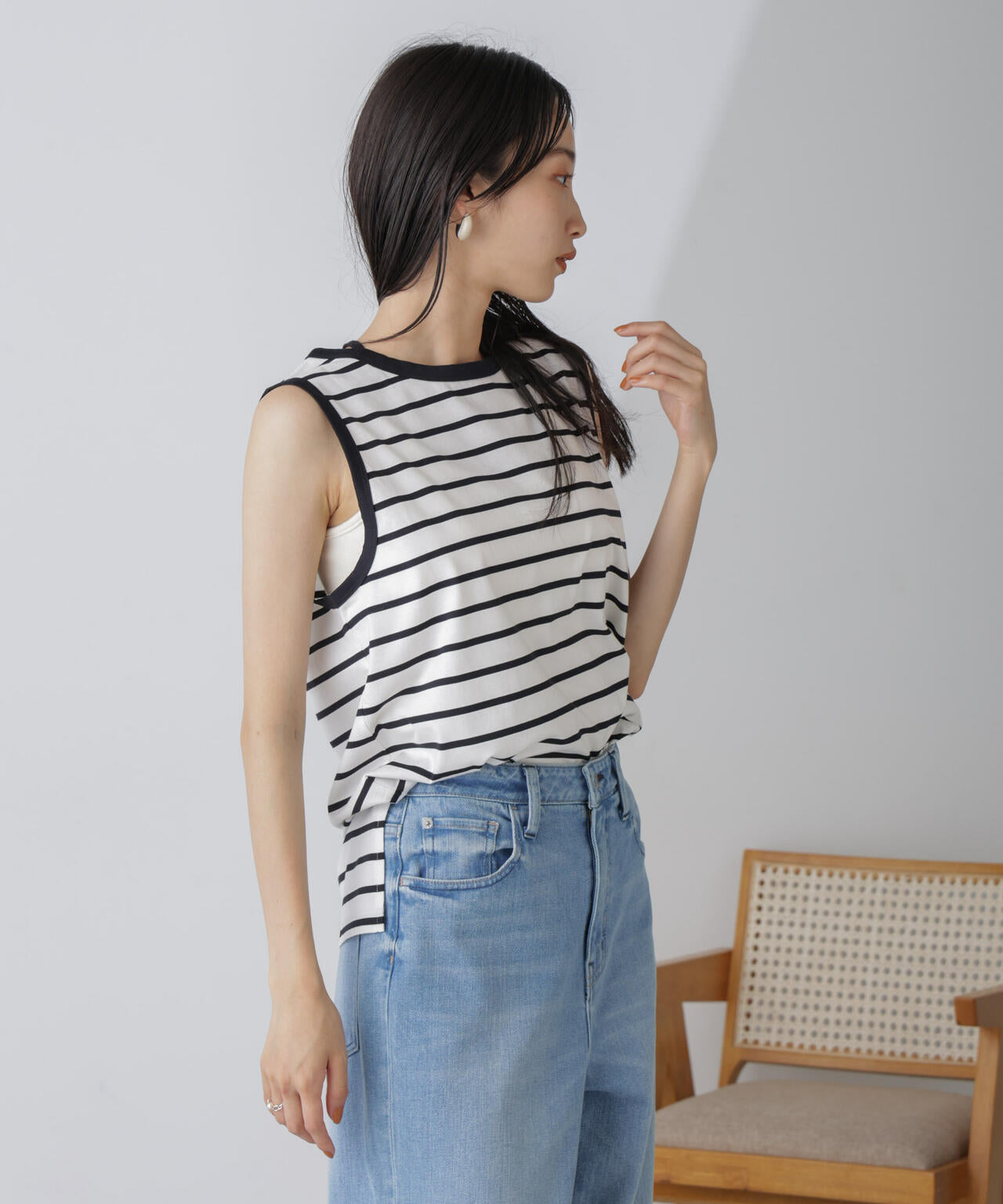 ホルターネックノースリーブプルオーバー