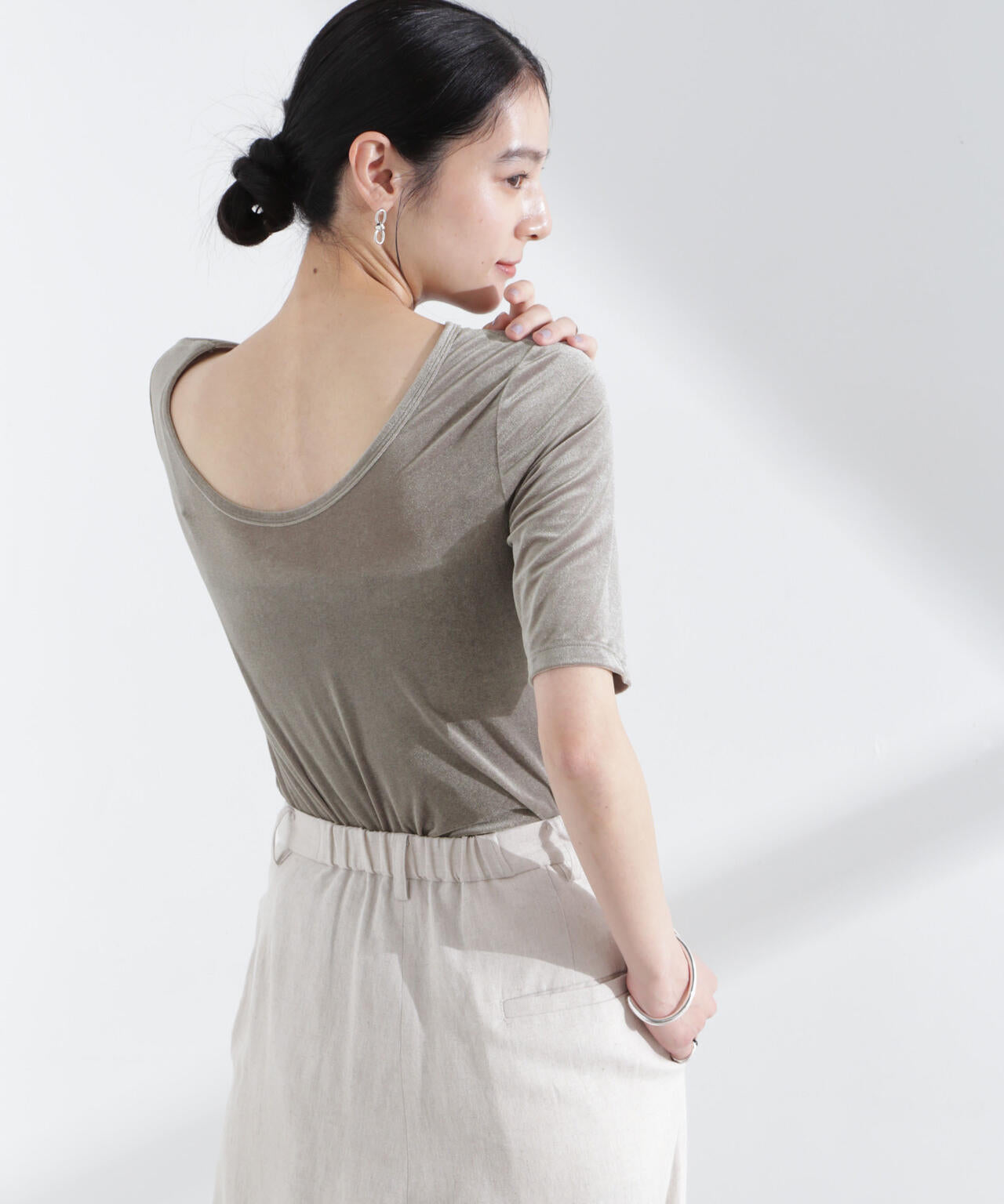 シアーベロアバックオープン5分袖Tシャツ