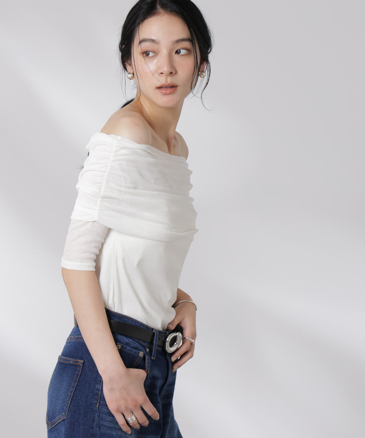 オフショルダーシアートップス