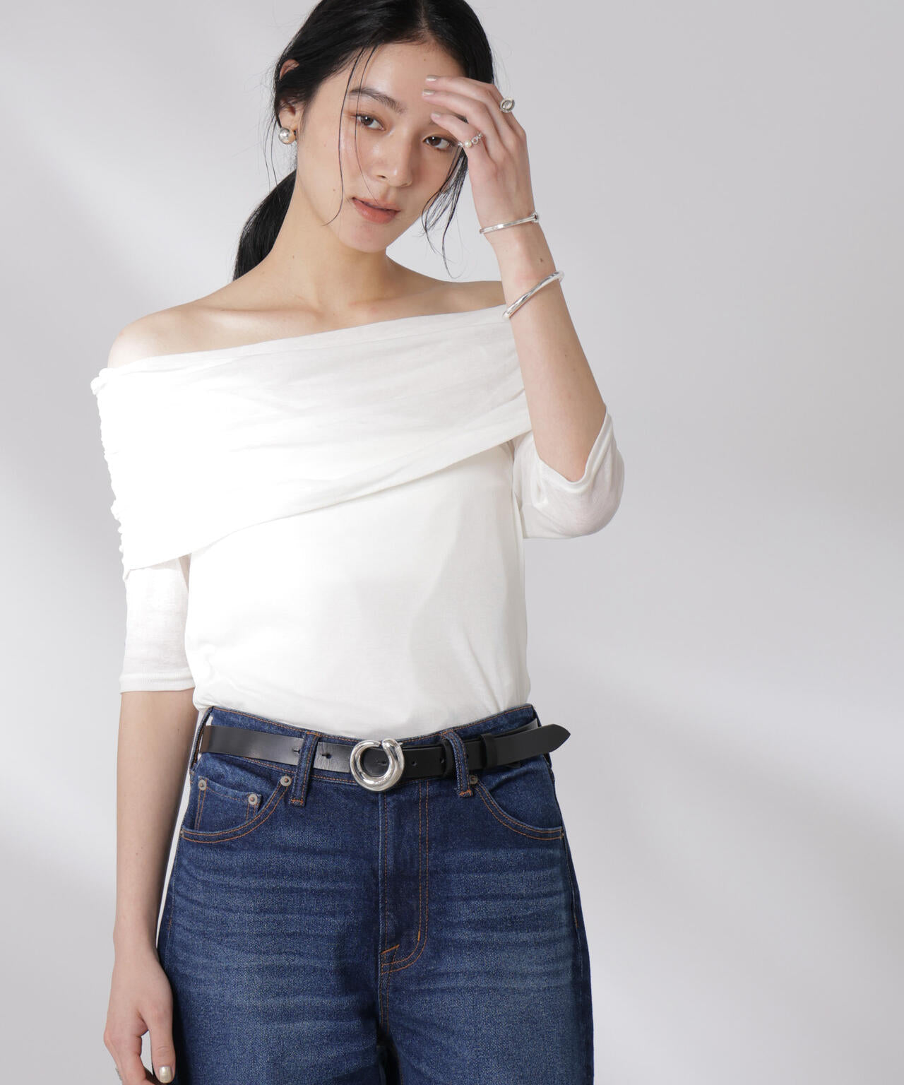 オフショルダーシアートップス