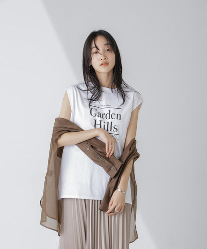 ノースリーブロゴプリントトップス