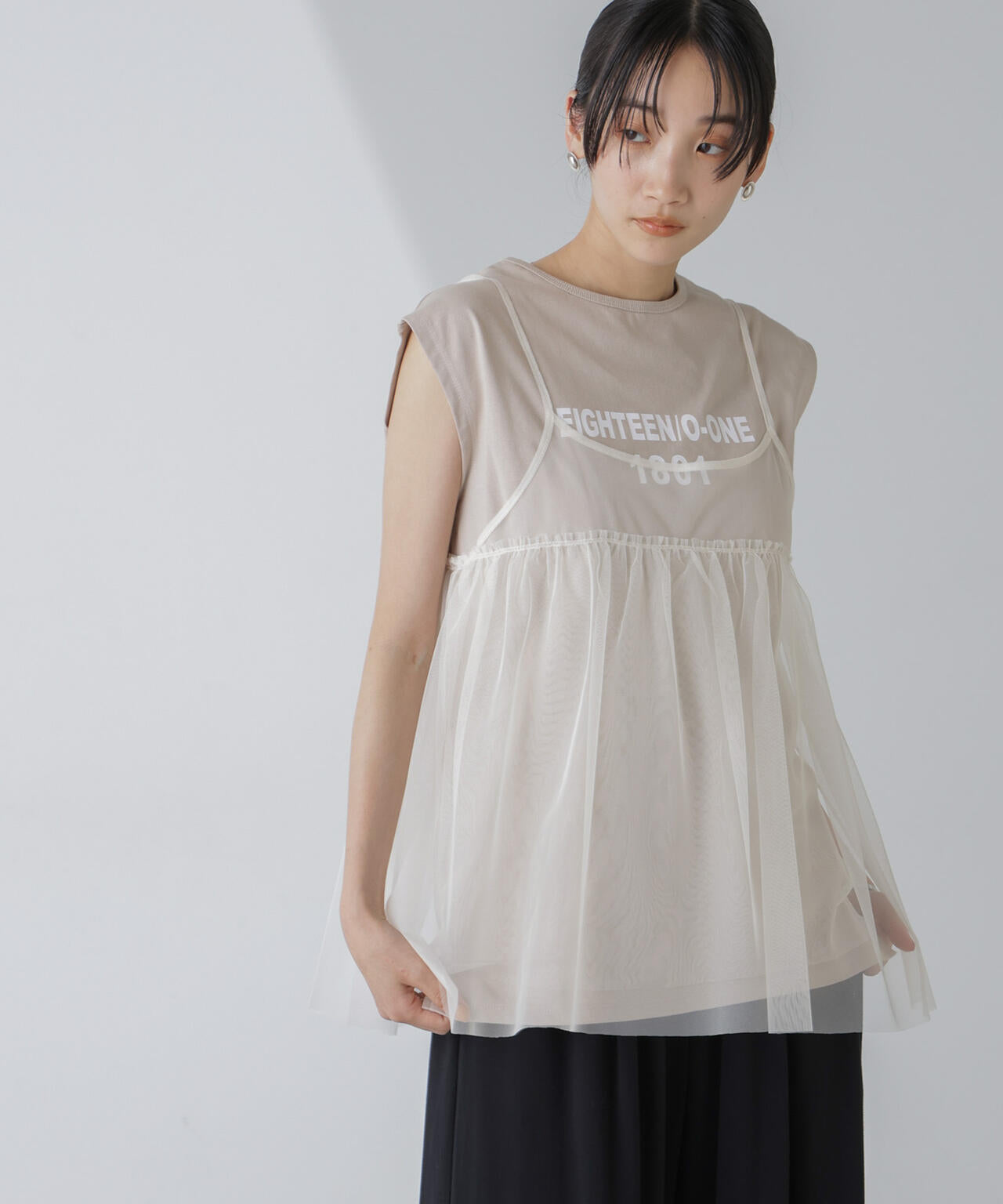 ノースリーブロゴプリントトップス