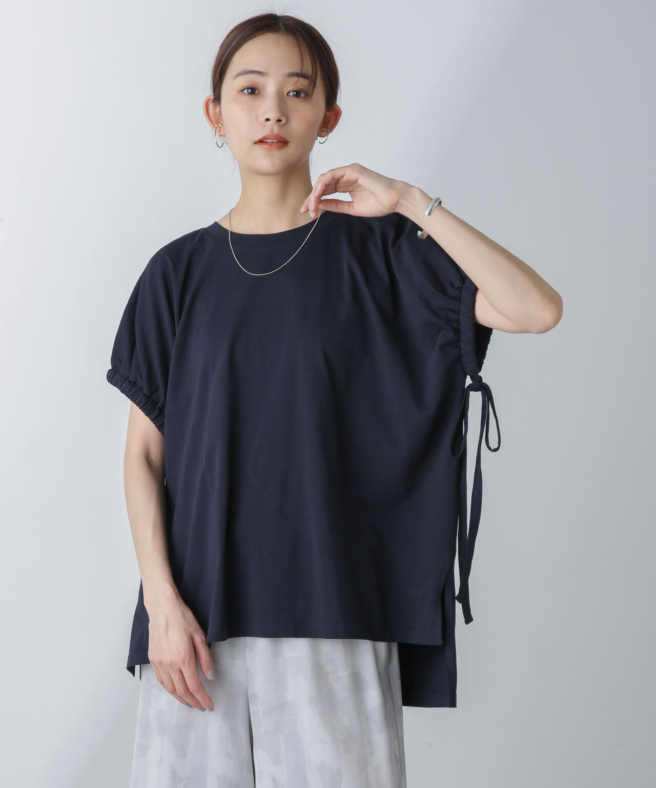 リボンギャザースリーブトップス