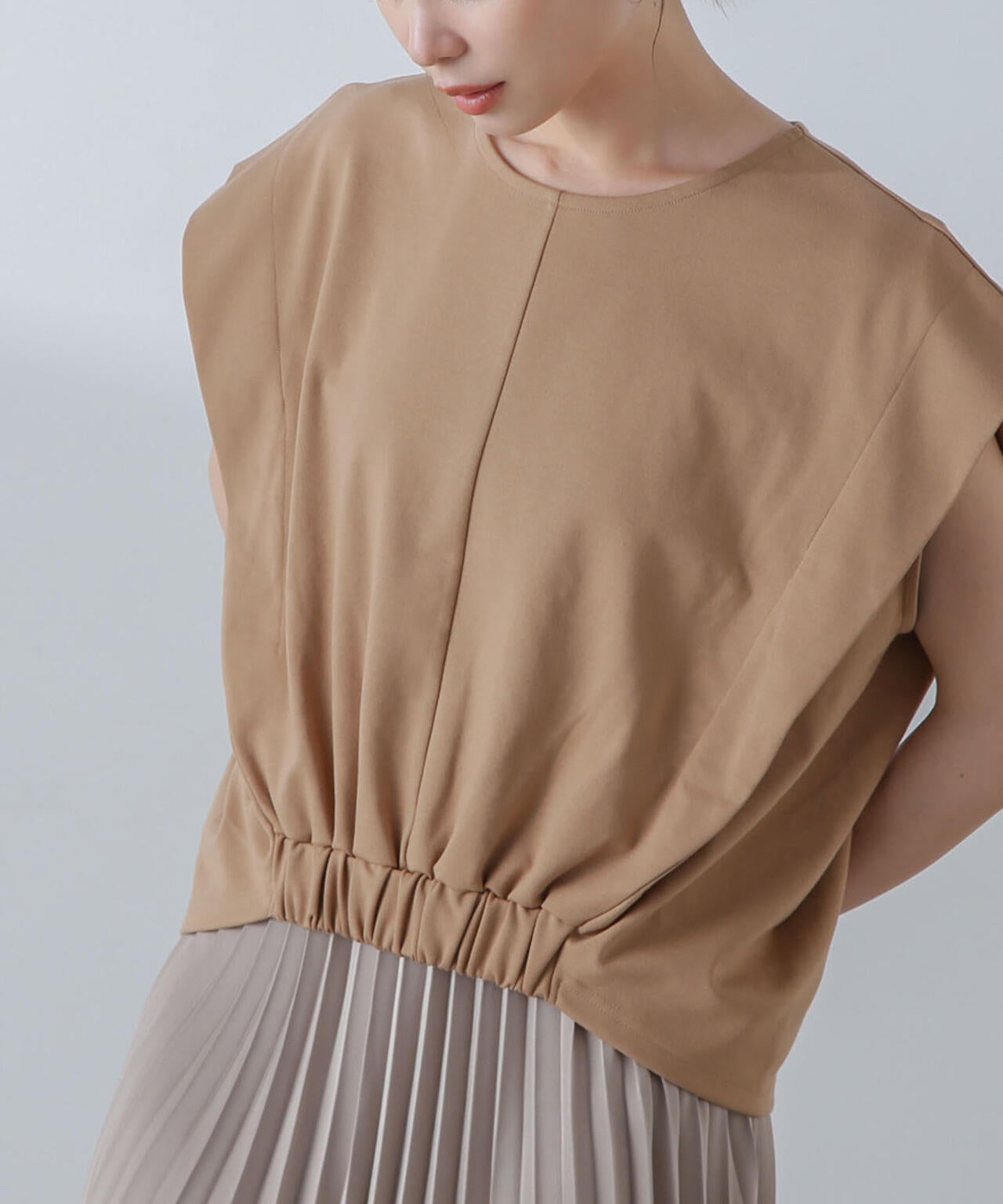 フロントヘムギャザーカットトップス