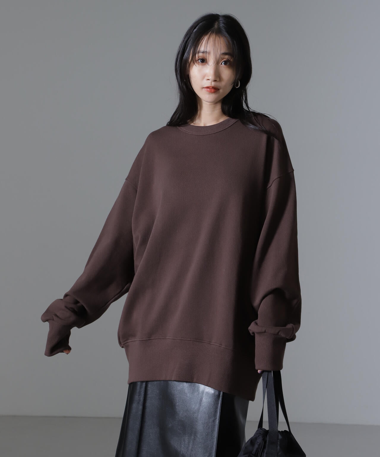 バックオープンディティール裏毛トップス