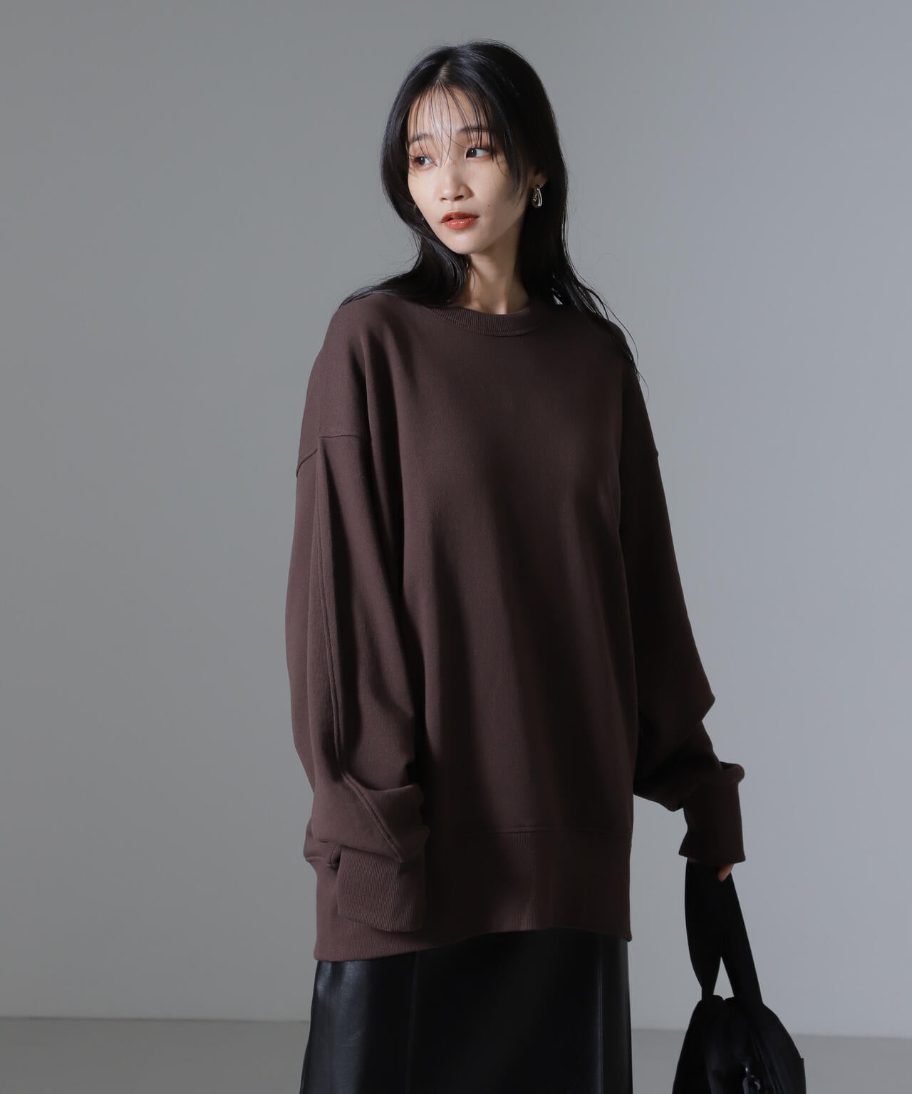 バックオープンディティール裏毛トップス