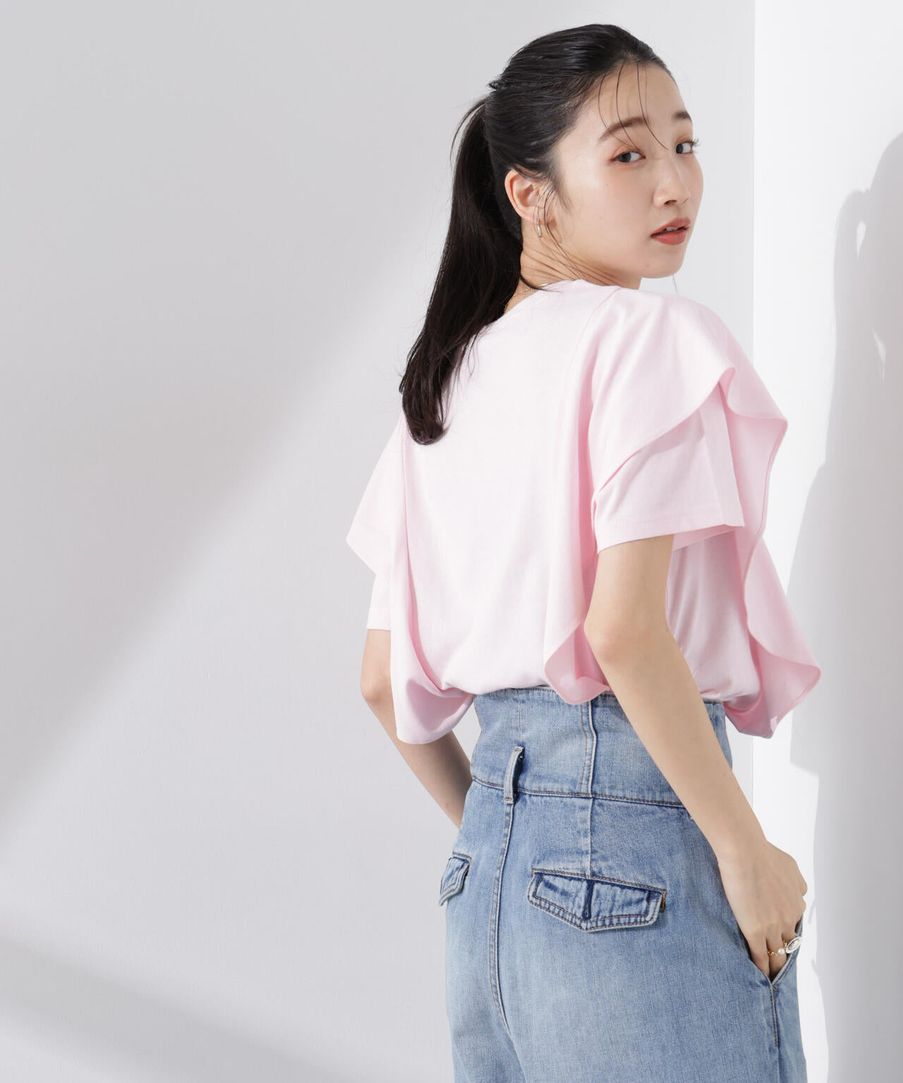 ラッフルデザインTシャツ