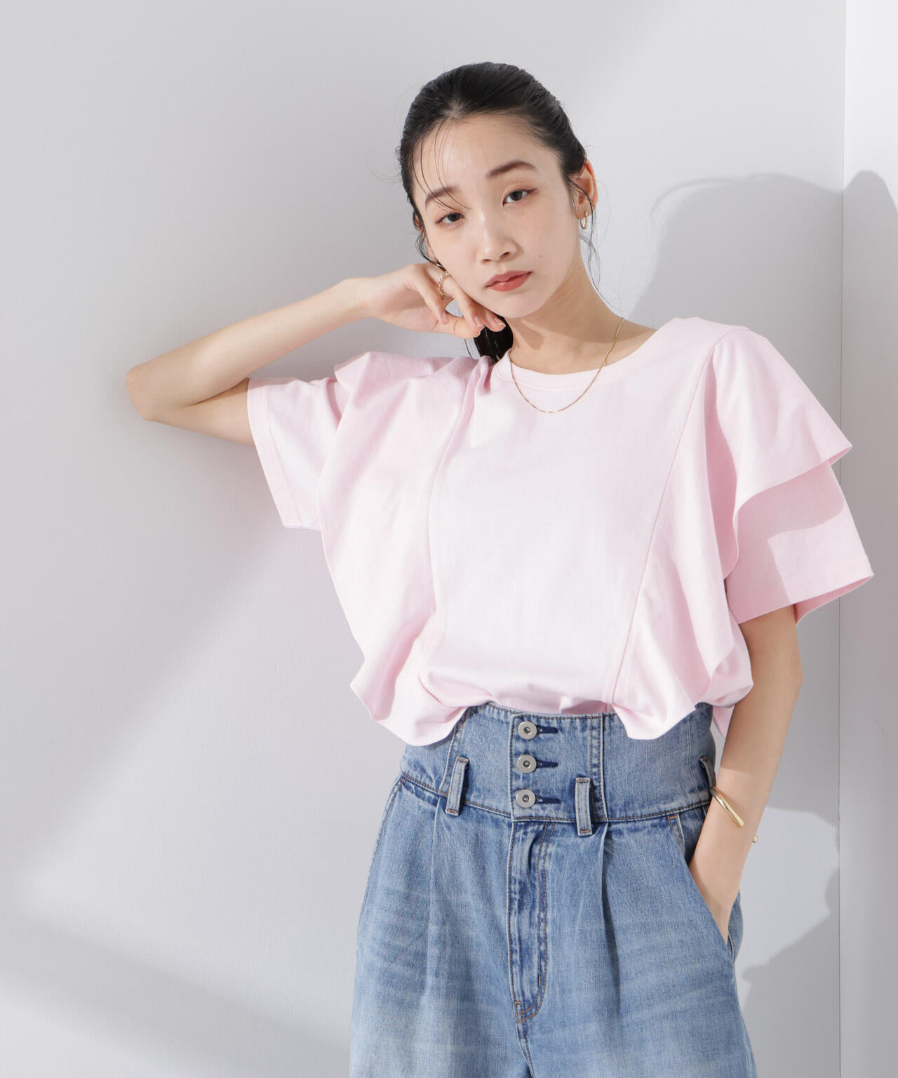 ラッフルデザインTシャツ