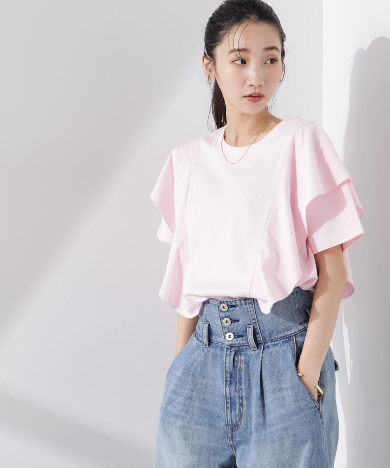 ラッフルデザインTシャツ