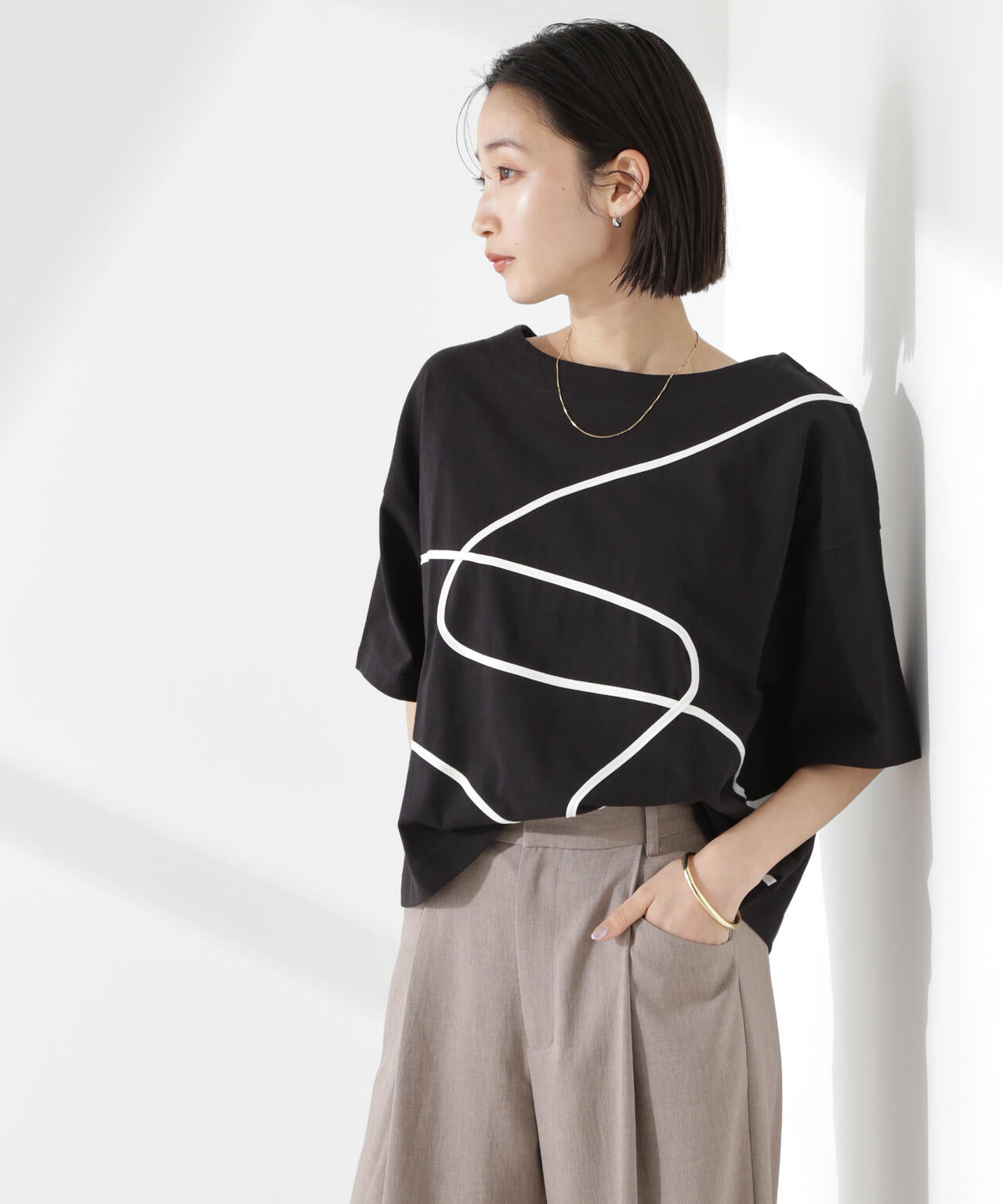 コード刺繍クルーネックカットトップス