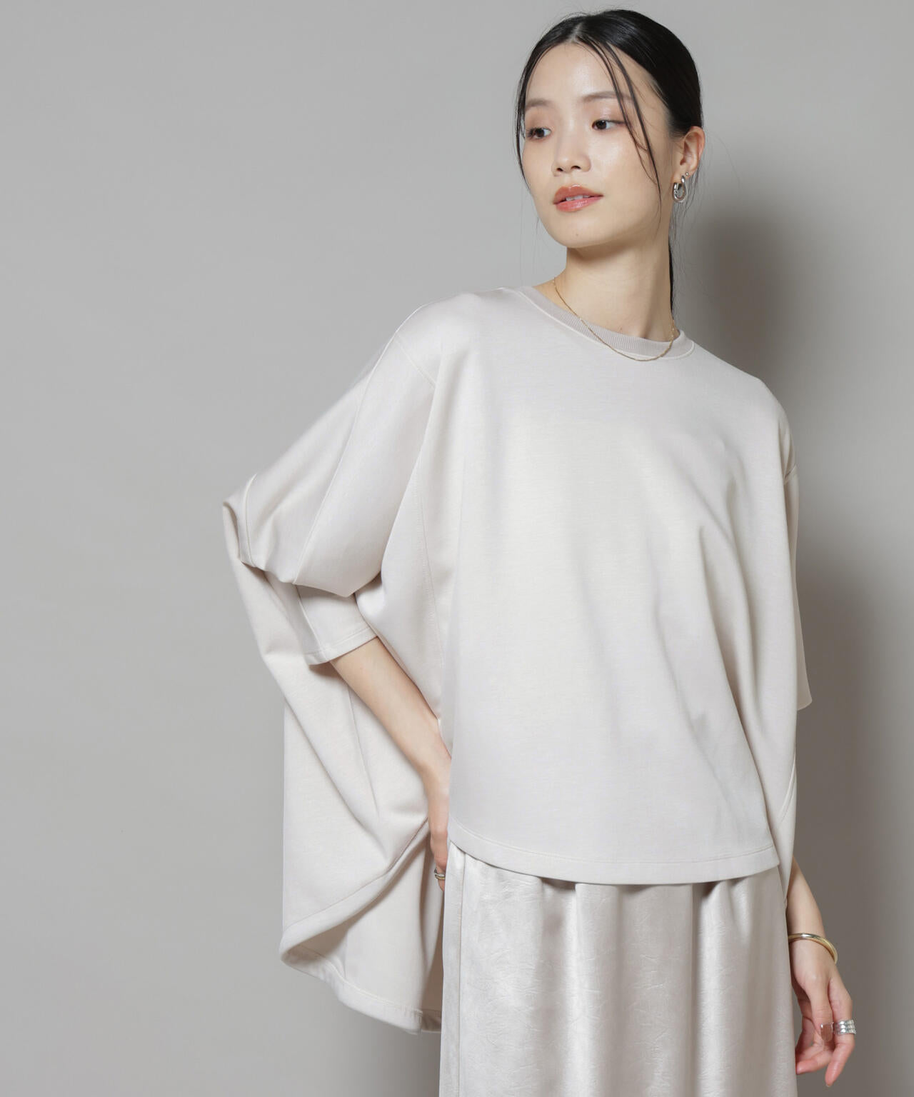 ドルマンスリーブバックドロストヘムカットプルオーバー