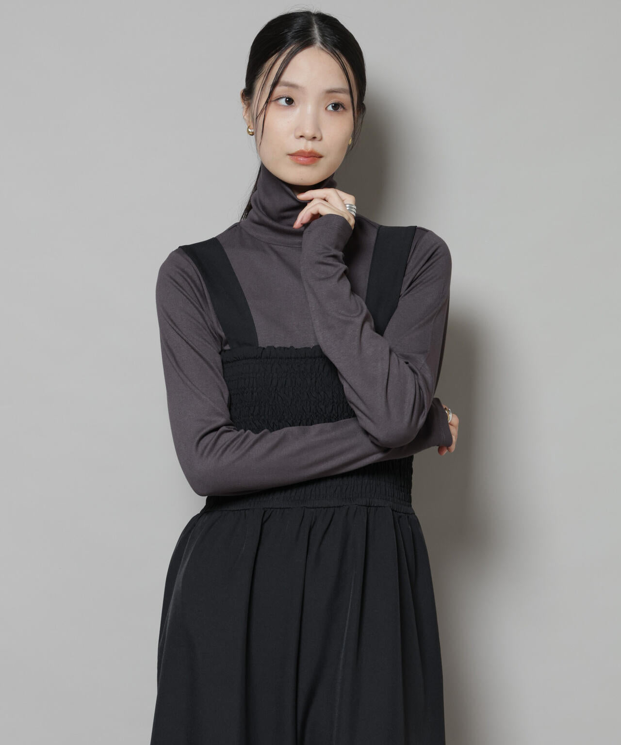 吸湿発熱タートルネックカットトップス