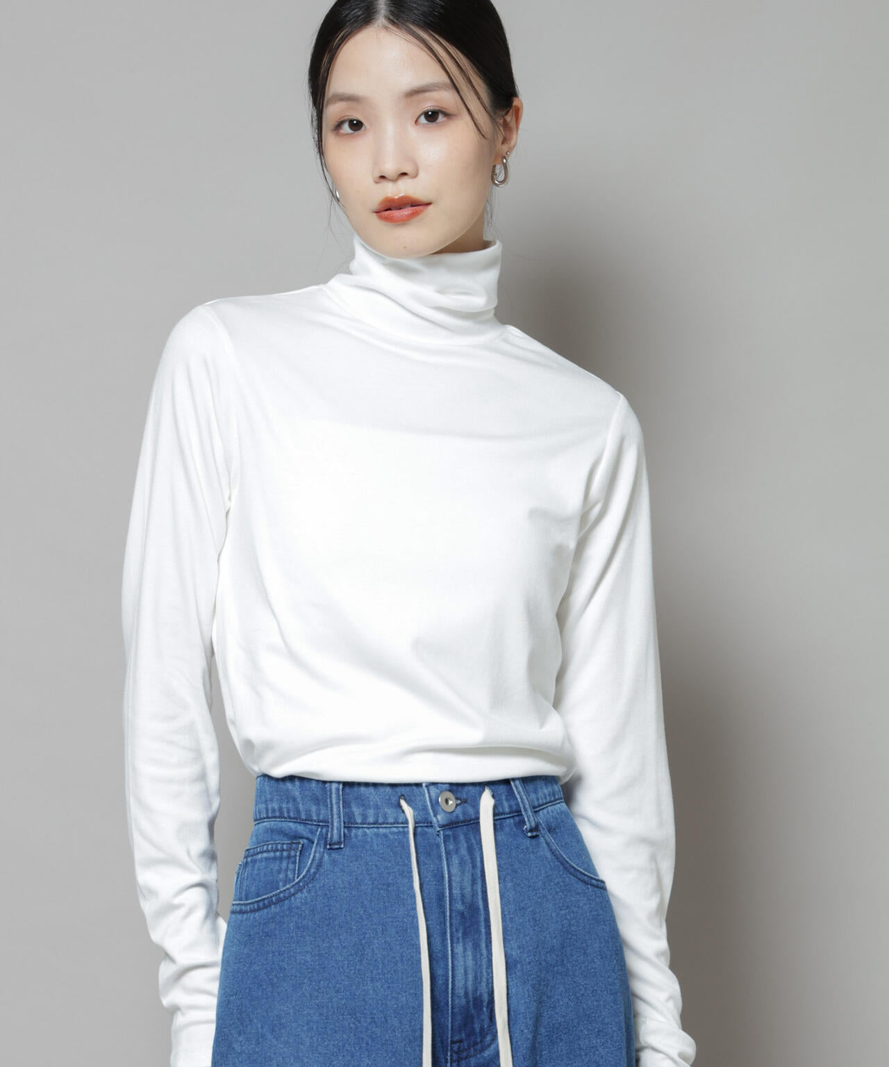 吸湿発熱タートルネックカットトップス