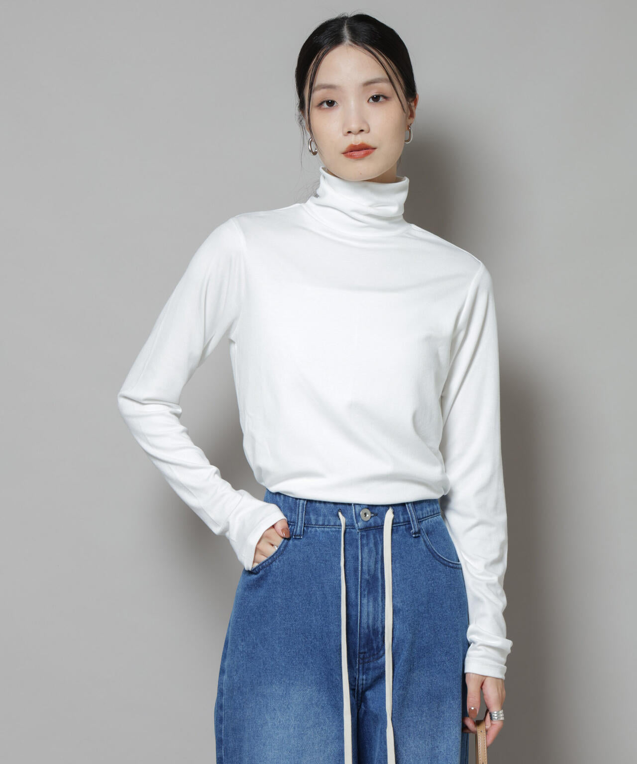 吸湿発熱タートルネックカットトップス