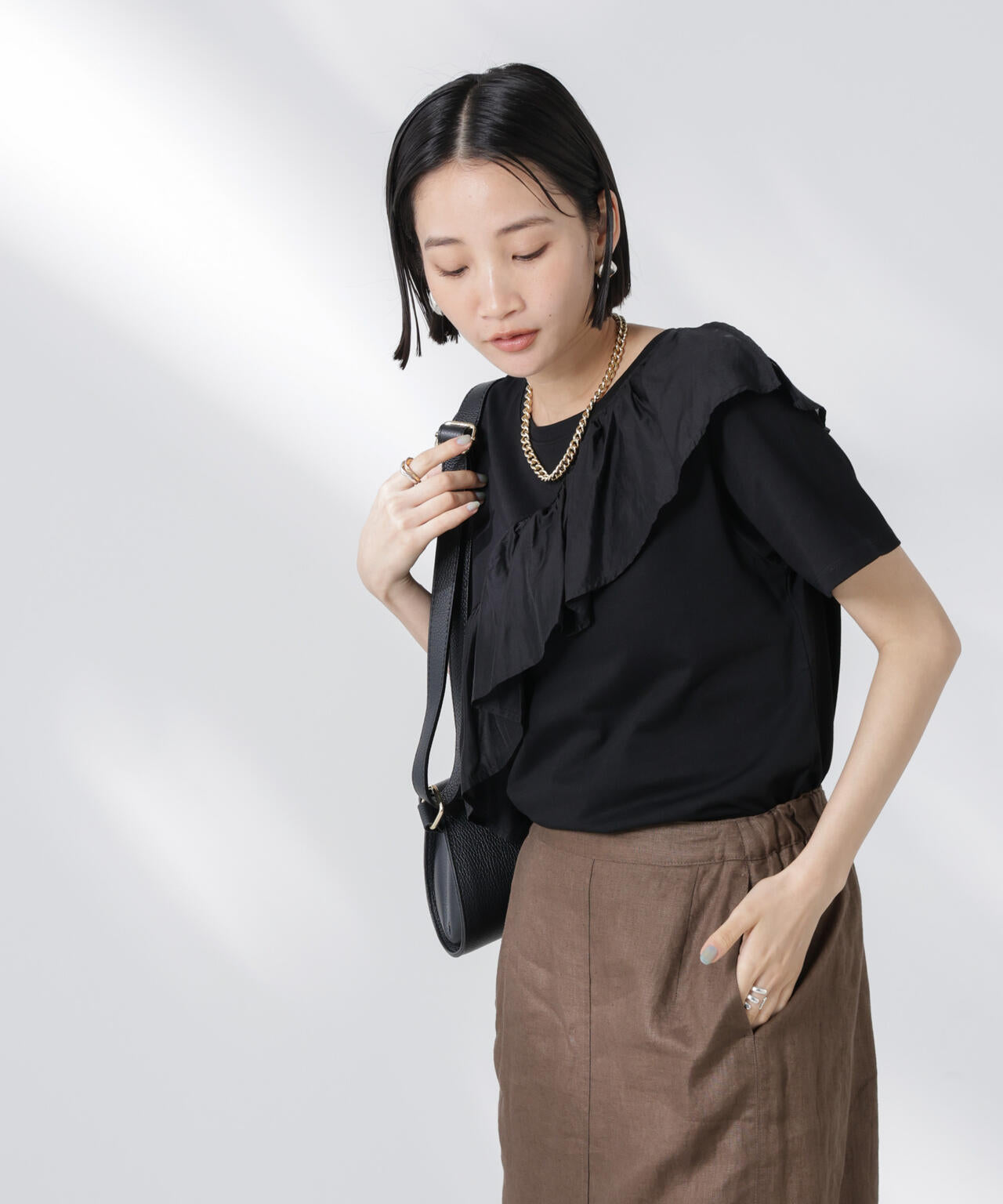 アシンメトリーフリル異素材コンビTシャツ