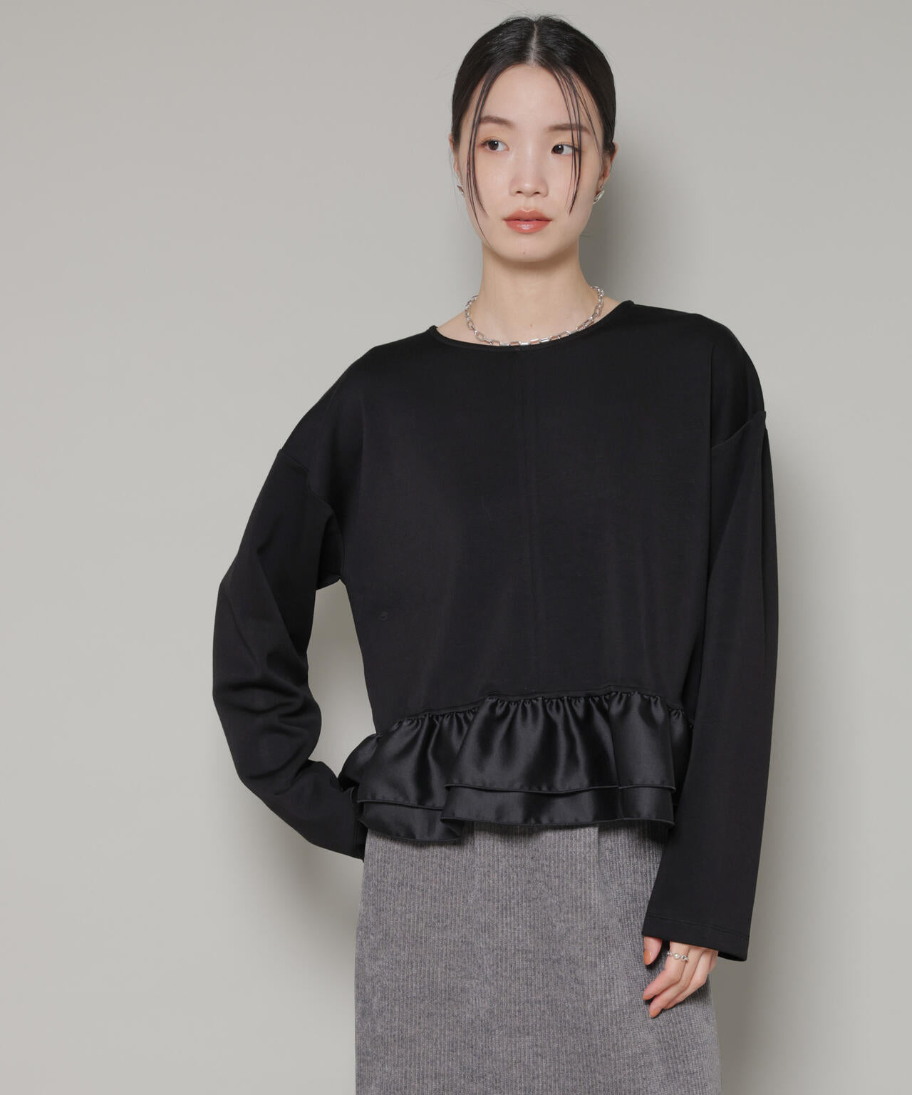 ダンボールカットサテンペプラムトップス