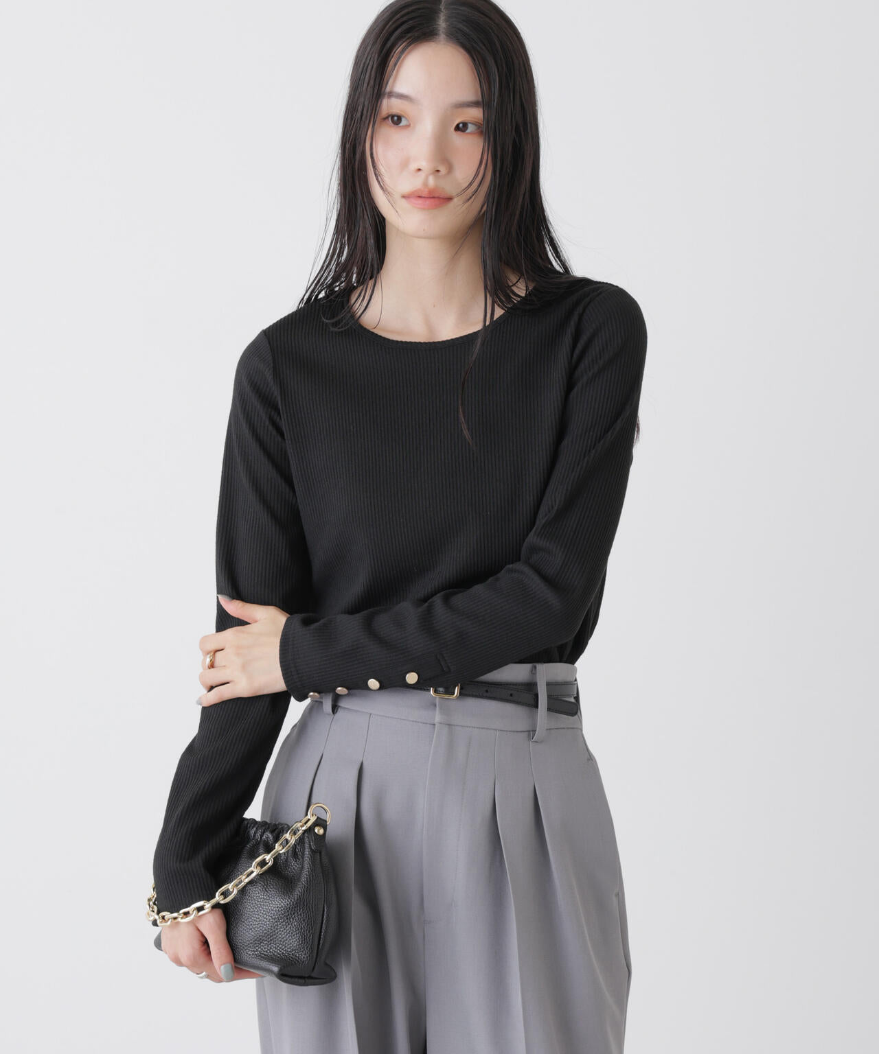 メタルボタンスリーブクルーネックリブカットトップス